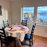 Fjord-view Retreat With Free Parking And Fast Internet * Nese