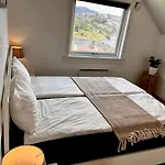 公寓 Fjord-view Retreat With Free Parking And Fast Internet *