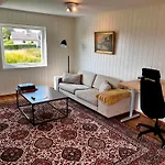 Fjord-view Retreat With Free Parking And Fast Internet 公寓