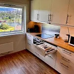 Fjord-view Retreat With Free Parking And Fast Internet 公寓