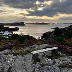 公寓 Fjord-view Retreat With Free Parking And Fast Internet *