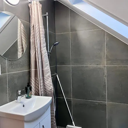 Fjord-view Retreat With Free Parking And Fast Internet