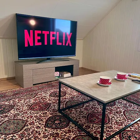 Fjord-view Retreat With Free Parking And Fast Internet *