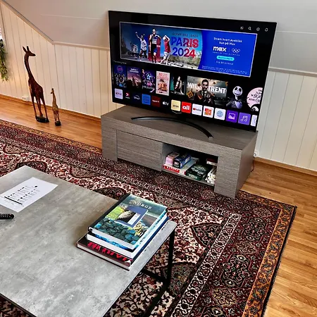 Fjord-view Retreat With Free Parking And Fast Internet