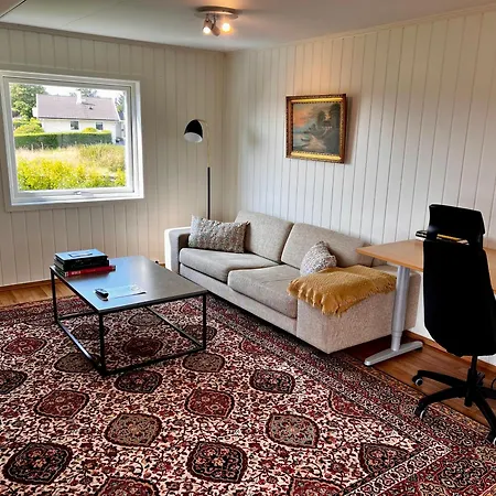 Fjord-view Retreat With Free Parking And Fast Internet Apartamento