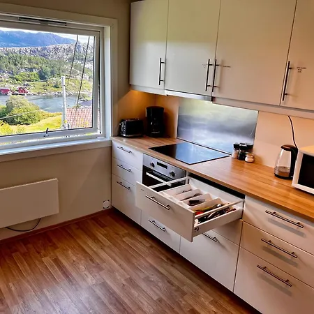 Fjord-view Retreat With Free Parking And Fast Internet Apartamento