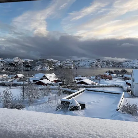 Апартаменты Fjord-view Retreat With Free Parking And Fast Internet