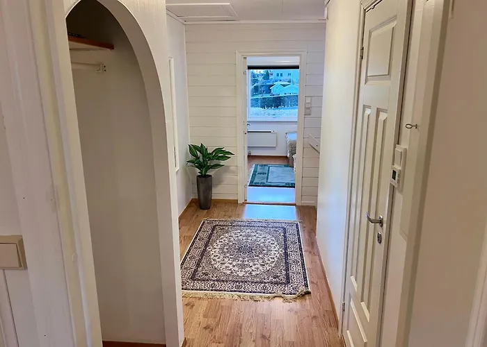 Fjord-view Retreat With Free Parking And Fast Internet *