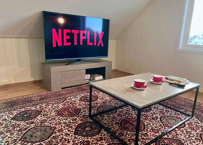 Fjord-view Retreat With Free Parking And Fast Internet *