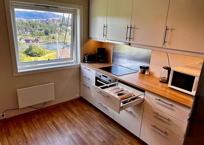 Fjord-view Retreat With Free Parking And Fast Internet Apartman