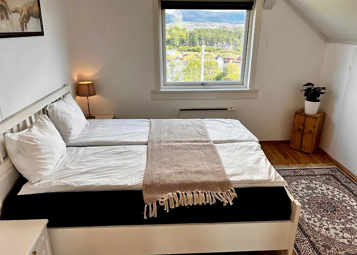 Fjord-view Retreat With Free Parking And Fast Internet Appartement *