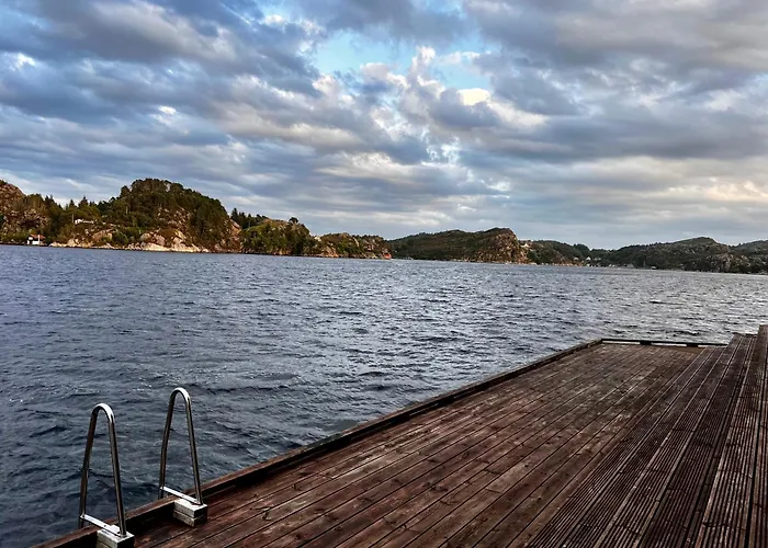 Fjord-view Retreat With Free Parking And Fast Internet
