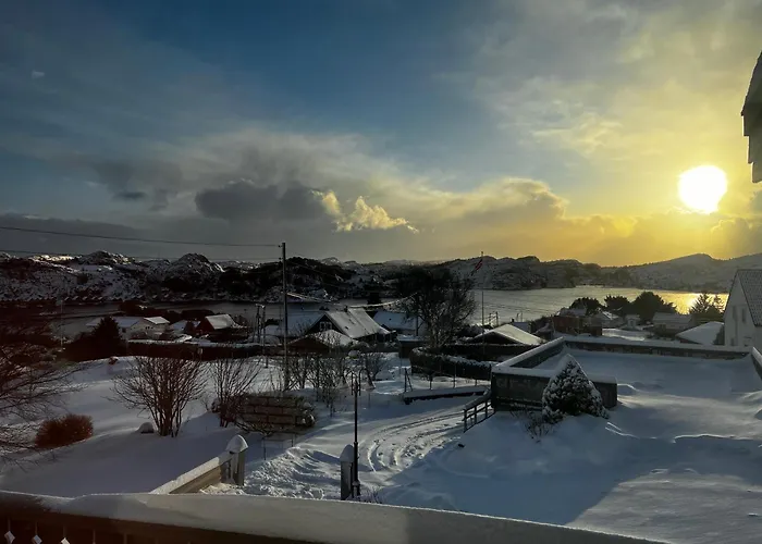 Fjord-view Retreat With Free Parking And Fast Internet * Nese