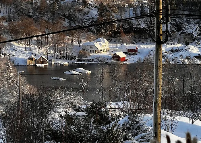 Fjord-view Retreat With Free Parking And Fast Internet